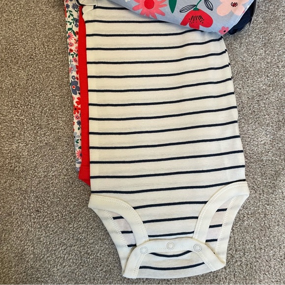 Carter’s bundle of bodysuits - Picture 3 of 6